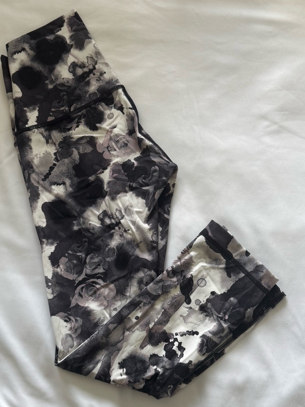 Lululemon Wunder Under Crop (Hi-Rise)
Obscurred Black Dusty Mauve